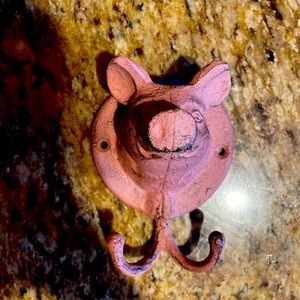 COPY - Pink iron pig hanger. Never used. Smoke free home.
